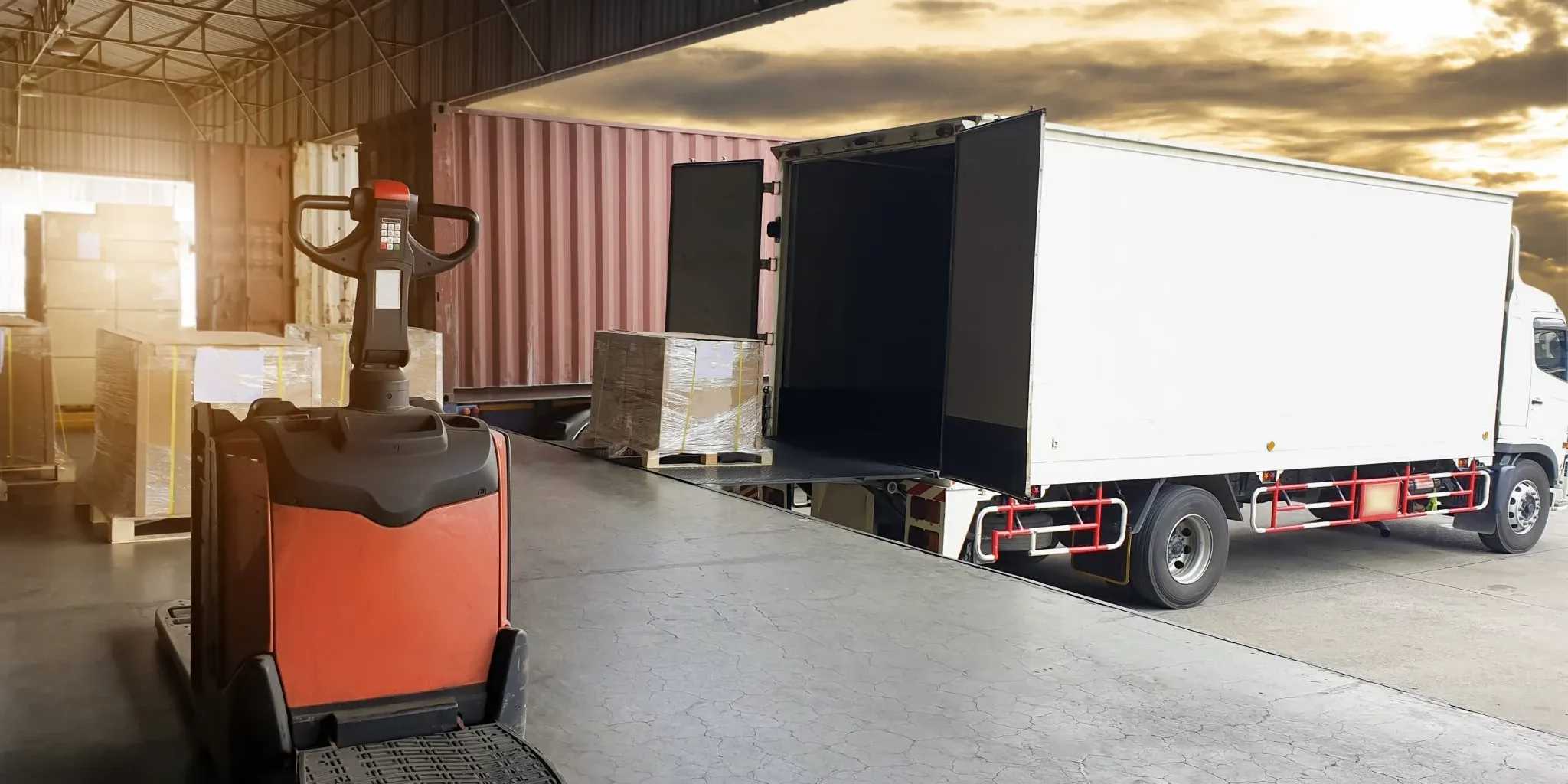 What is freight delivery What are the types of freight